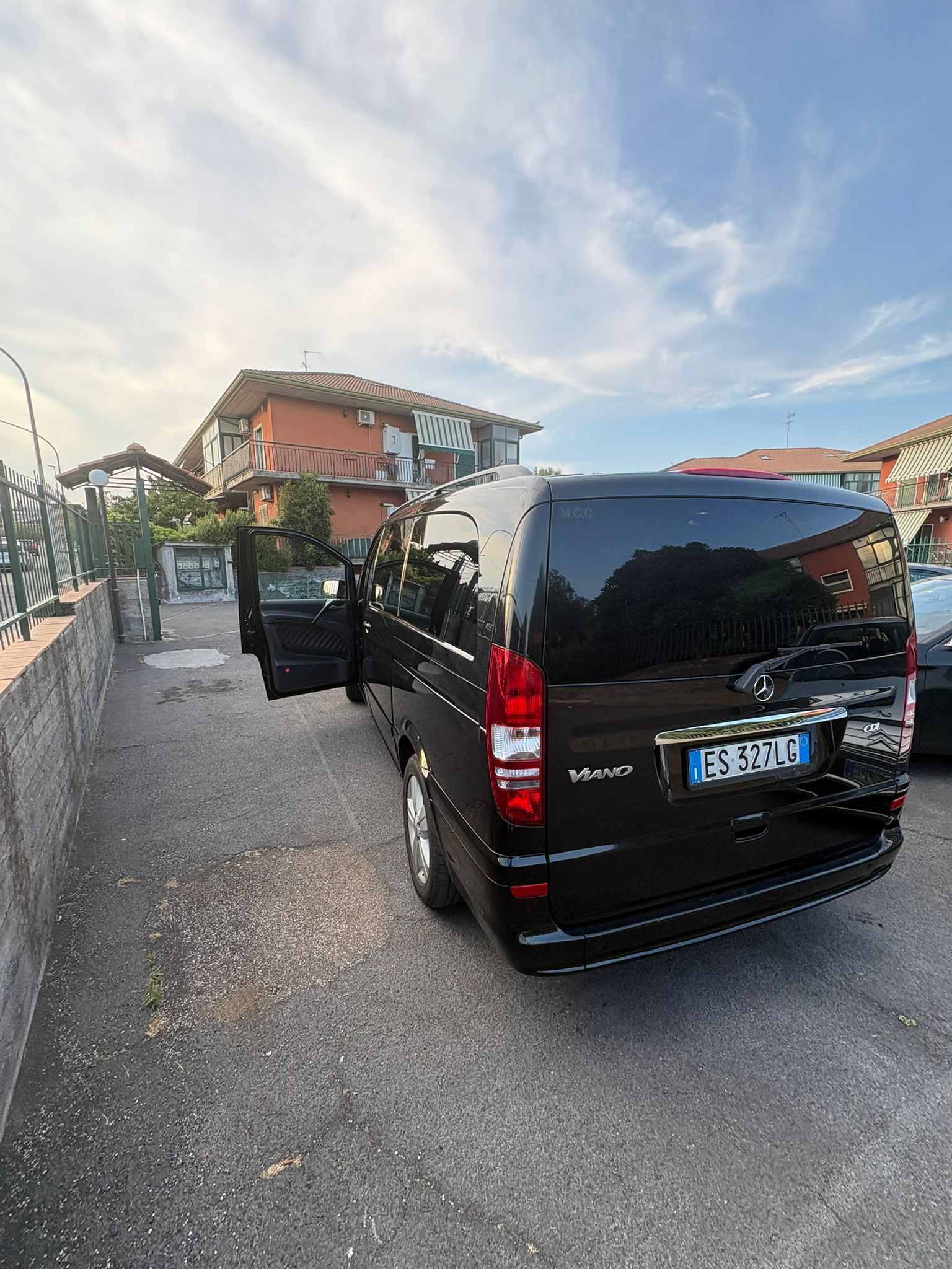 Vehicle image of Carmelo