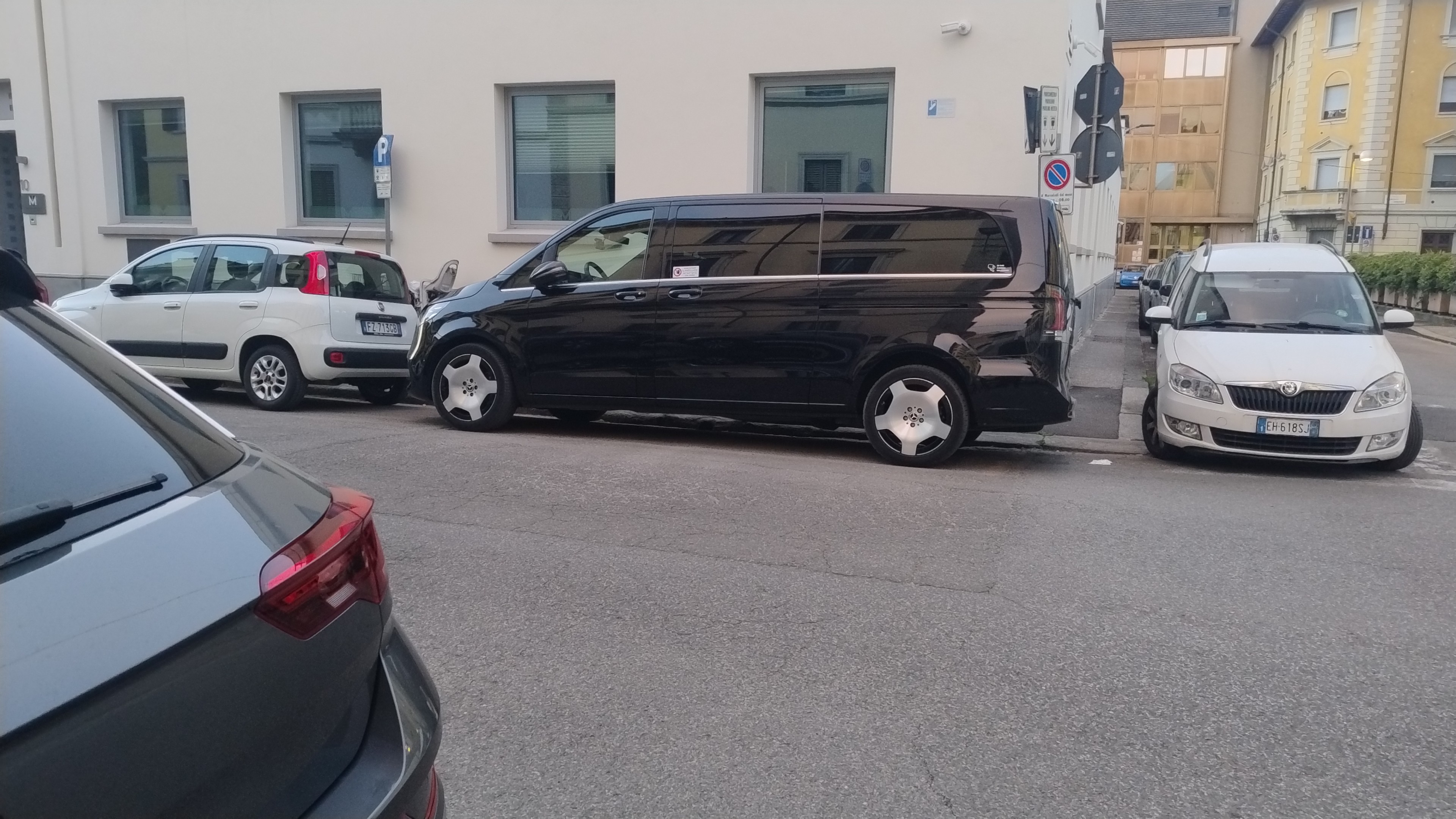 Vehicle image of Giovanni
