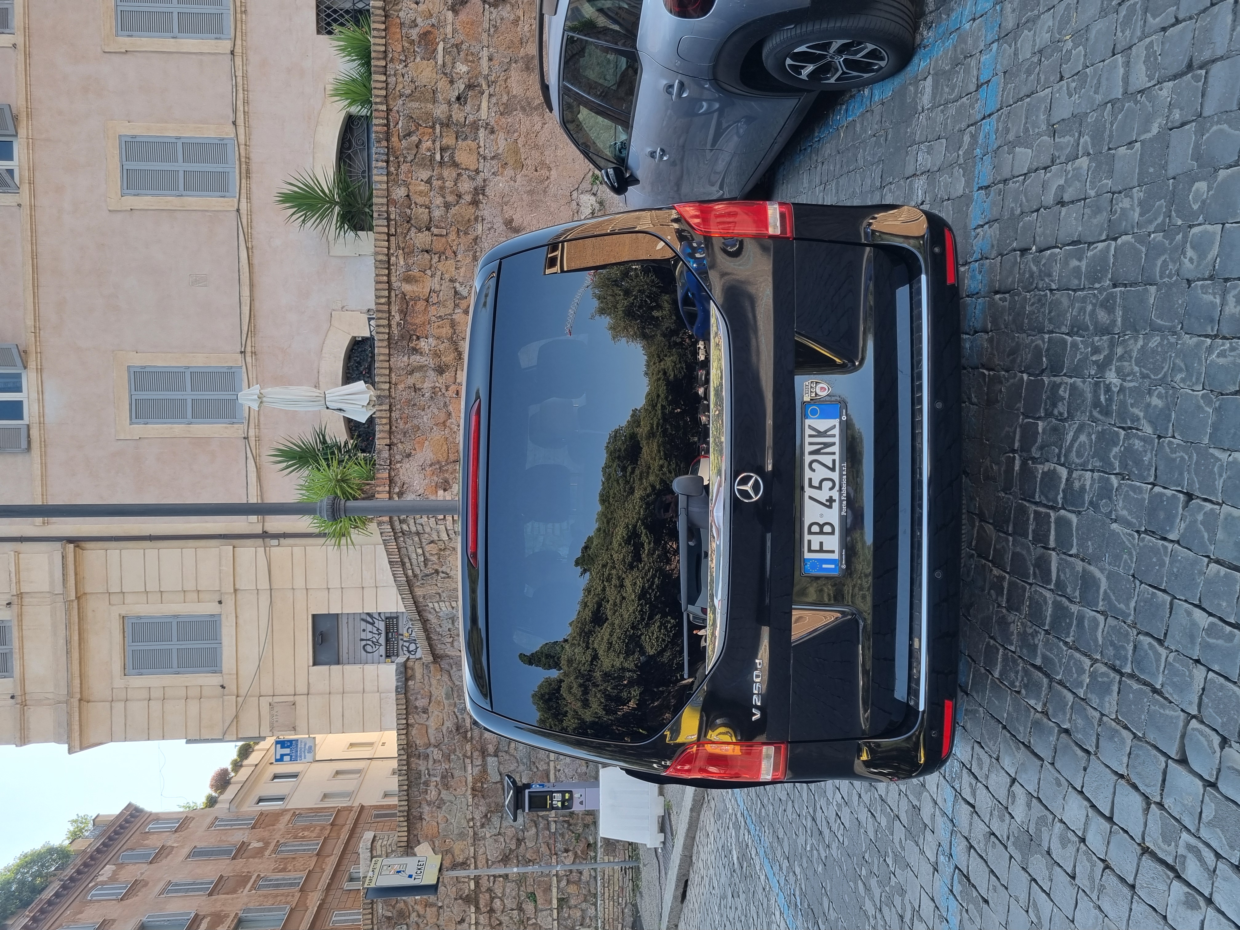 Vehicle image of Piero