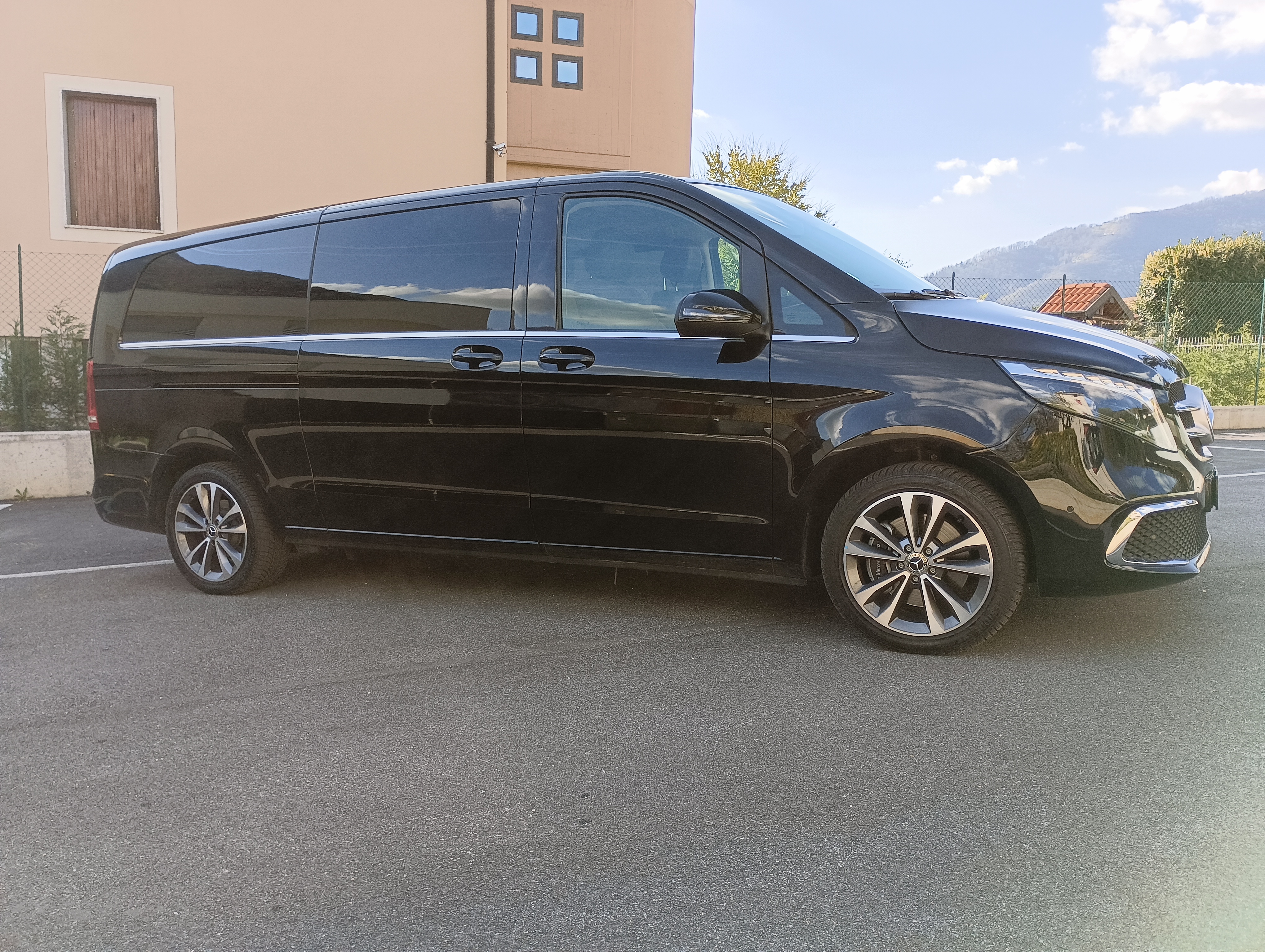 Vehicle image of MAURO